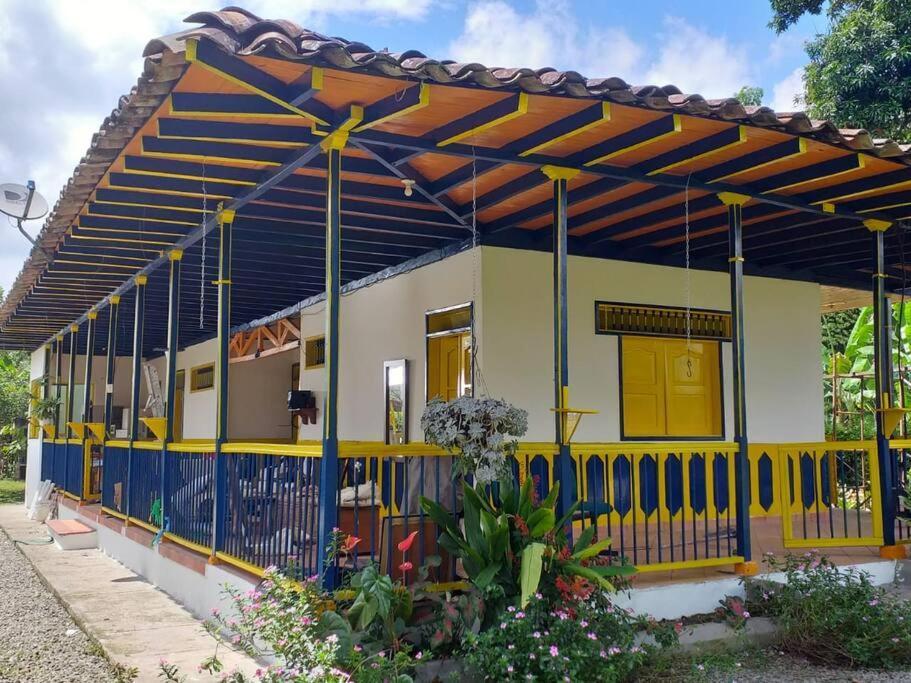 Casa Luz A 800 Mts Del Parque Del Cafe * Montenegro