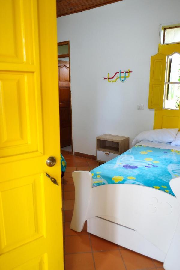 Casa Luz A 800 Mts Del Parque Del Cafe Montenegro